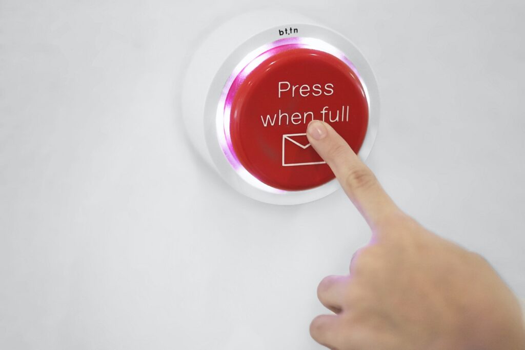 Affordance in Good Product Design. Press when full - a button.