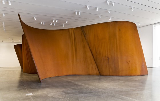 Richard Serra’s giant steel sculpture